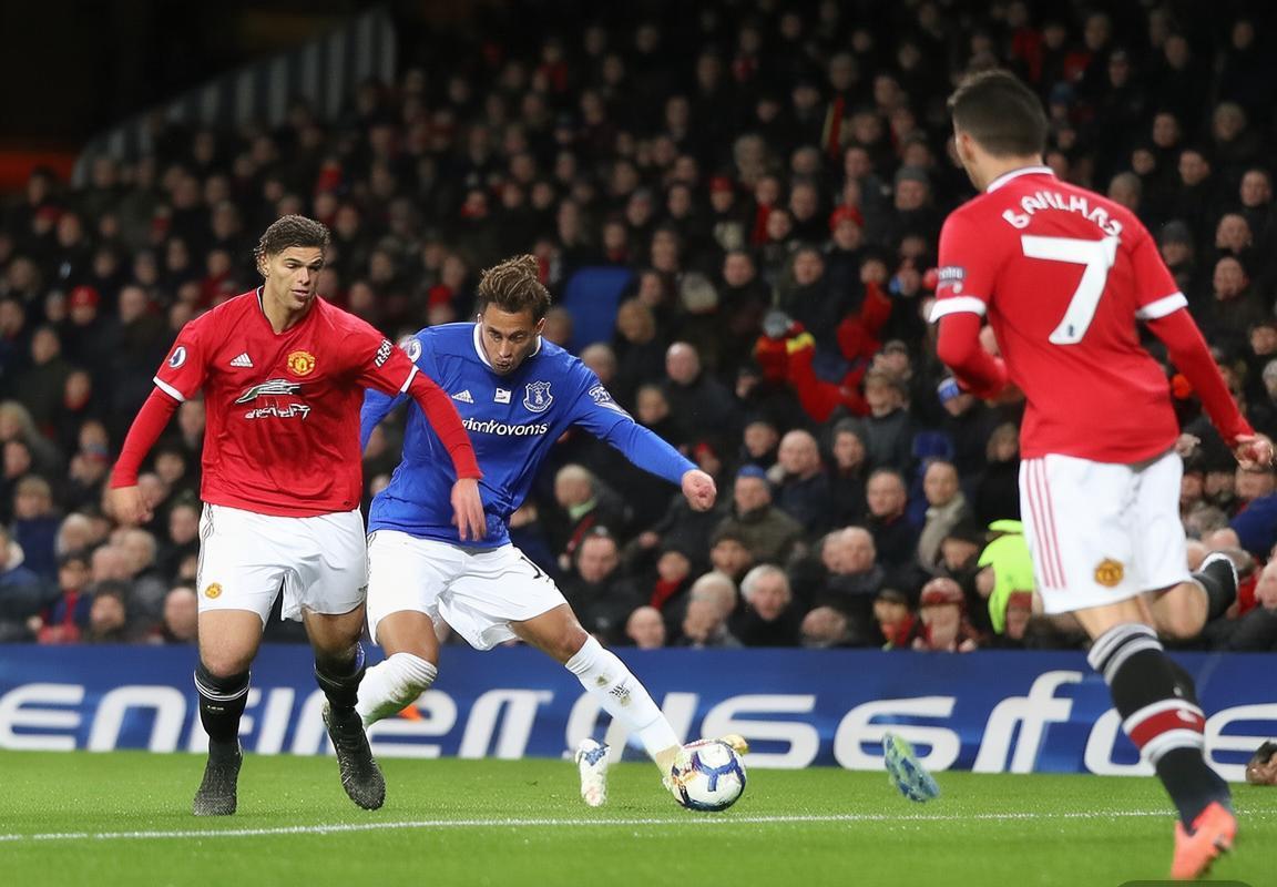 曼联1-0埃弗顿：布鲁诺·费尔南德斯老特拉福德掌控节奏，红魔英超小胜取三分